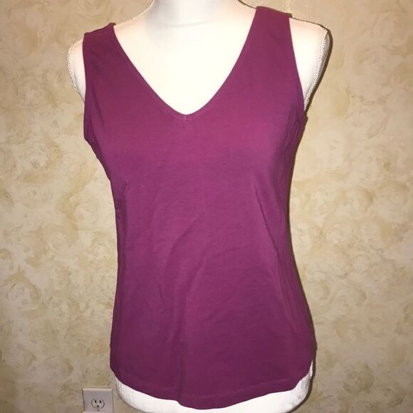 Magenta Acorn Sweater w/ matching Tank Top! - Picture 8 of 9